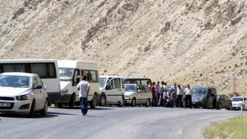Mayınlı saldırı sonrası Hakkari-Van karayolu