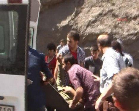 Şırnak'ta askerleri taşıyan minibüsten ilk görüntüler