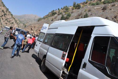 Şırnak'ta halk askerleri hastaneye yetiştirdi