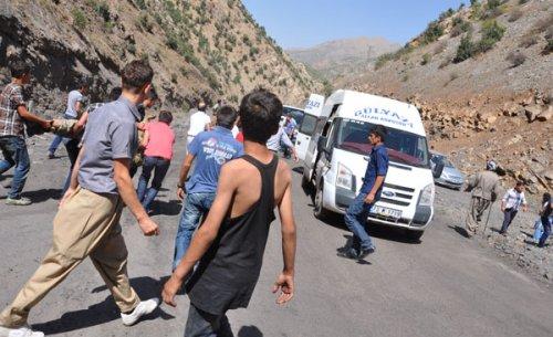 Şırnak'ta halk askerleri hastaneye yetiştirdi