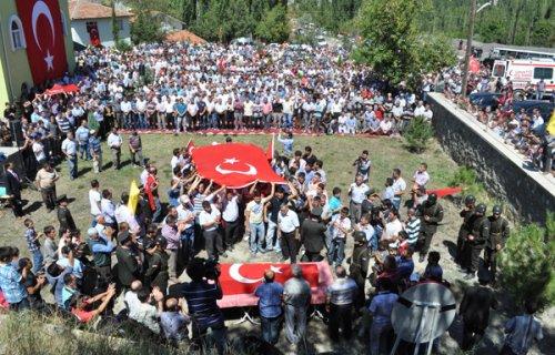 Çorumlu şehit Uzman Çavuş toprağa verildi