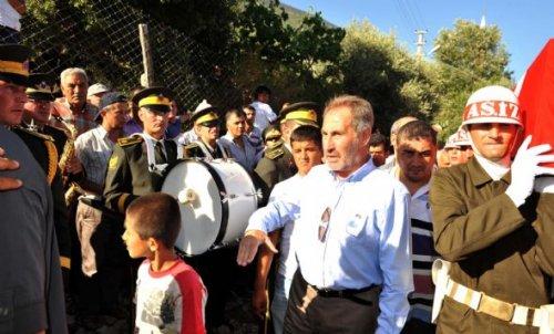 Bakan Günay şehit cenazesinde bandoyu susturdu