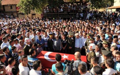 Bakan Günay şehit cenazesinde bandoyu susturdu