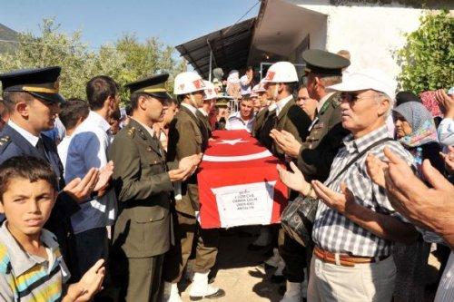 Bakan Günay şehit cenazesinde bandoyu susturdu