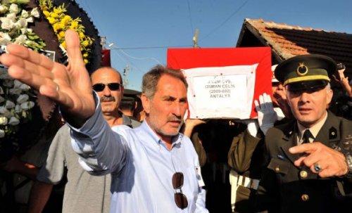 Bakan Günay şehit cenazesinde bandoyu susturdu