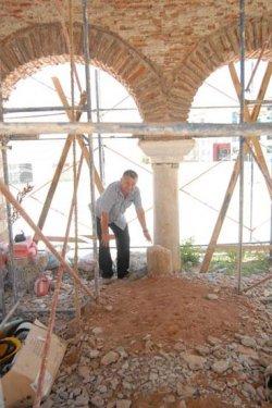 Malkoçoğlu'nun türbesi harabeye döndü