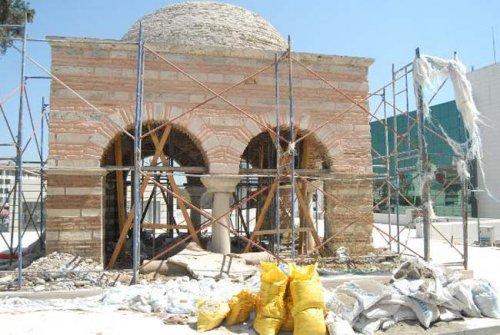 Malkoçoğlu'nun türbesi harabeye döndü