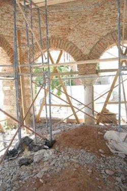 Malkoçoğlu'nun türbesi harabeye döndü