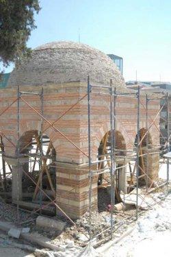 Malkoçoğlu'nun türbesi harabeye döndü