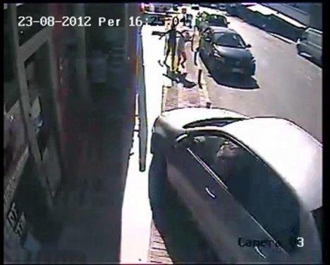 Otomobil eczaneye girdi