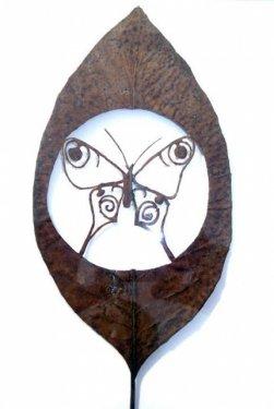 Yaprakları dantel gibi işlediler