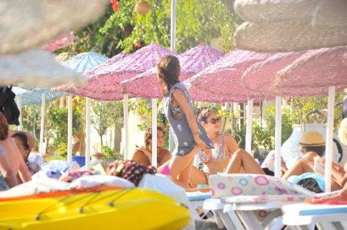 Hande Soral ve Ekin Türkmen birlikte görüntülendi