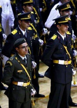 GATA'da kılıçlar altında evlenme teklifi