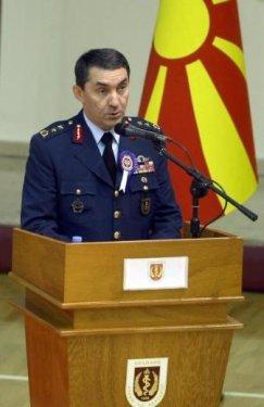 GATA'da kılıçlar altında evlenme teklifi