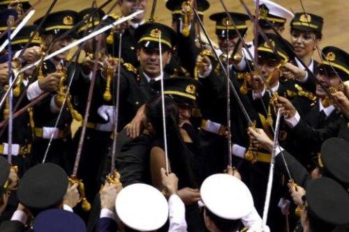 GATA'da kılıçlar altında evlenme teklifi