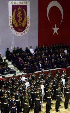 GATA'da kılıçlar altında evlenme teklifi