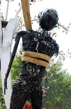 PKK katletti BDP heykellerini dikti