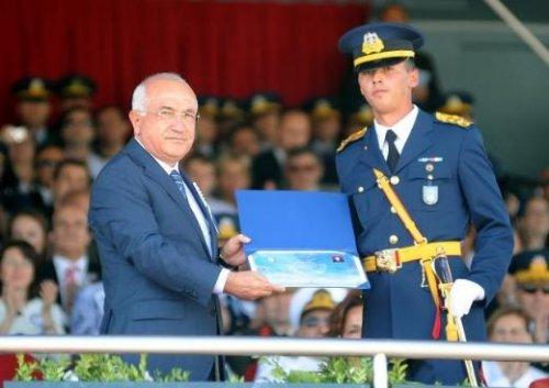 Hava Harp Okulu'nda mezuniyet sevinci