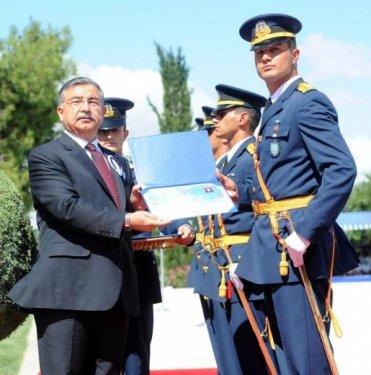 Hava Harp Okulu'nda mezuniyet sevinci