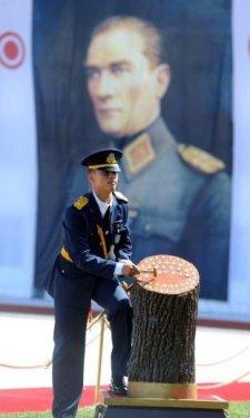 Hava Harp Okulu'nda mezuniyet sevinci