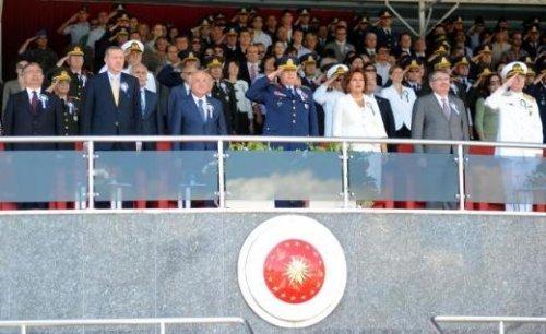 Hava Harp Okulu'nda mezuniyet sevinci