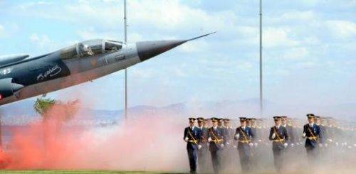 Hava Harp Okulu'nda mezuniyet sevinci