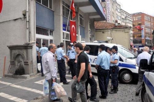 Polisler karakoldan dışarı kaçtı