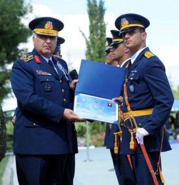 Hava Harp Okulu'nda mezuniyet sevinci