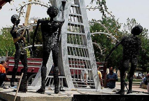 PKK katletti BDP heykellerini dikti