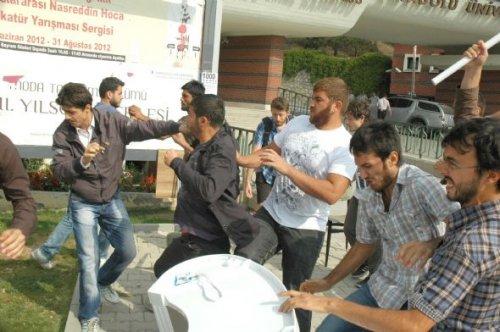 Üniversitelilerin stand kavgası
