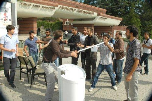 Üniversitelilerin stand kavgası