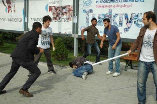 Üniversitelilerin stand kavgası