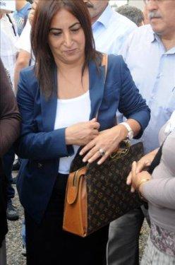 Aysel Tuğluk'un lüks 'Louis Vuitton' çantası