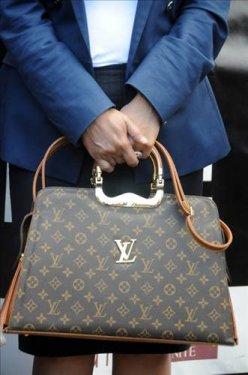 Aysel Tuğluk'un lüks 'Louis Vuitton' çantası