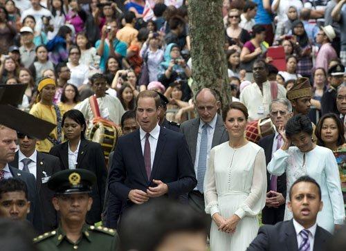 İngiltere Prensi ve eşi Malezya'da cami ziyaret etti