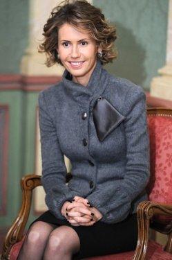 Esad bu günlerini mumla arıyor 