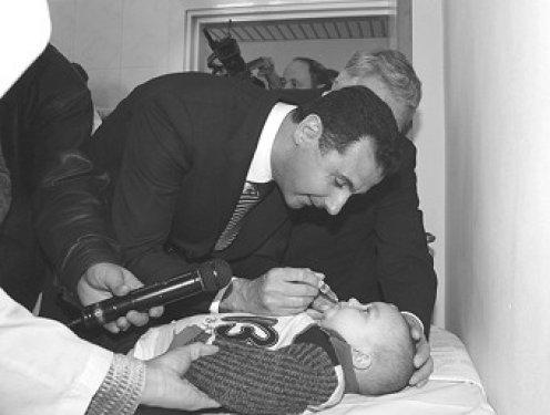 Esad bu günlerini mumla arıyor 