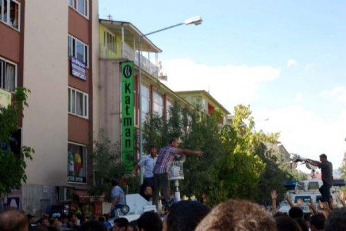 Bingöl'de BDP binasına saldırı 