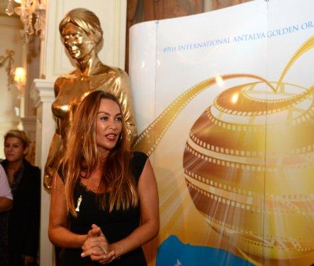 Hülya Avşar estetik yaptırdı 