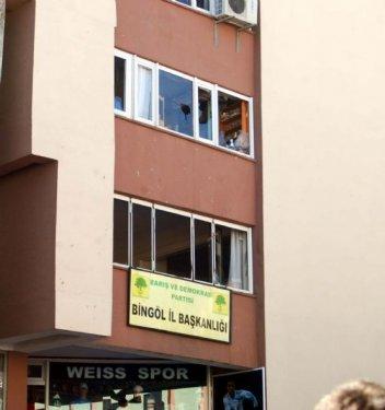 Bingöl'de BDP binasına saldırı 