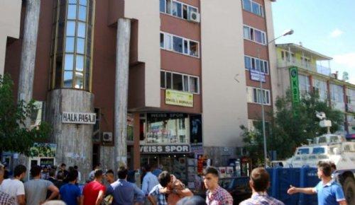 Bingöl'de BDP binasına saldırı 
