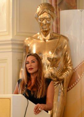 Hülya Avşar estetik yaptırdı 