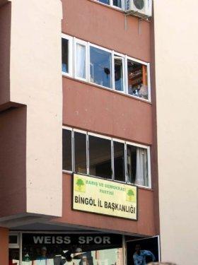Bingöl'de BDP binasına saldırı 