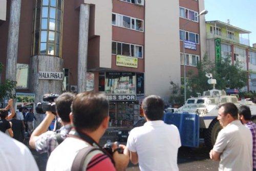 Bingöl'de BDP binasına saldırı 