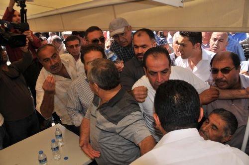 Neşet Ertaş'ın cenazesi öncesinde Alevi-Sünni gerginliği