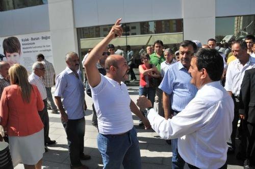 Neşet Ertaş'ın cenazesi öncesinde Alevi-Sünni gerginliği