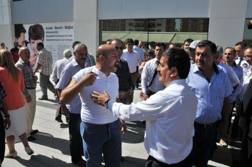 Neşet Ertaş'ın cenazesi öncesinde Alevi-Sünni gerginliği