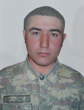 Şehit babasının yırtık ayakkabısı dikkat çekti