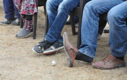 Şehit babasının yırtık ayakkabısı dikkat çekti