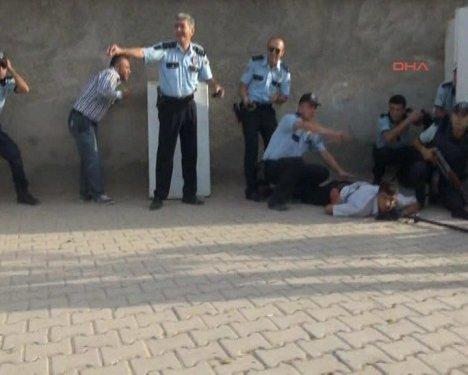 Suriye'den Akçakale'ye top mermiler atıldı